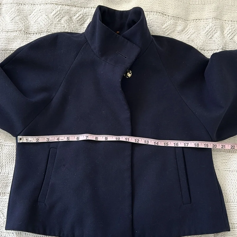 Tahari Navy cape style cropped jacket size medium - Picture 9 of 12